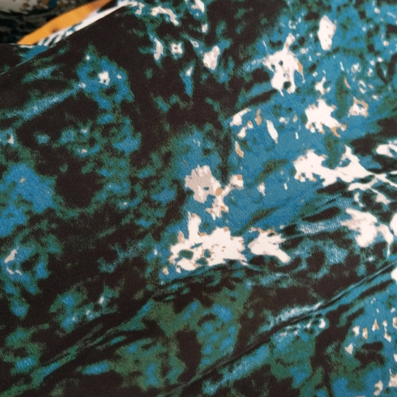 NEW Larry Levine Button Up Button Down High Low Blouse M Multicolored Scatter - Picture 14 of 16
